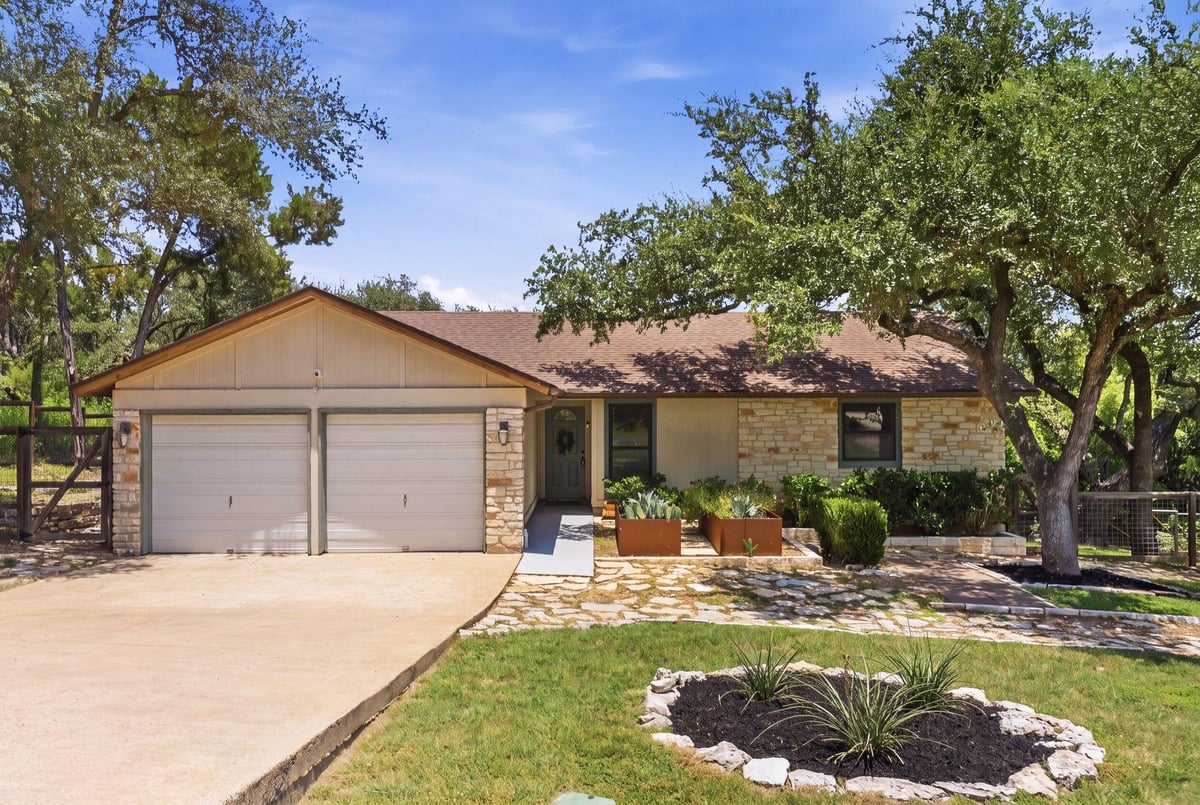 View 6808 Smokey Hill RD in Valley View Acres Rev 6808 Smokey Hill RD - property photo 1 - Luxury home in Valley View Acres Rev, Austin, TX