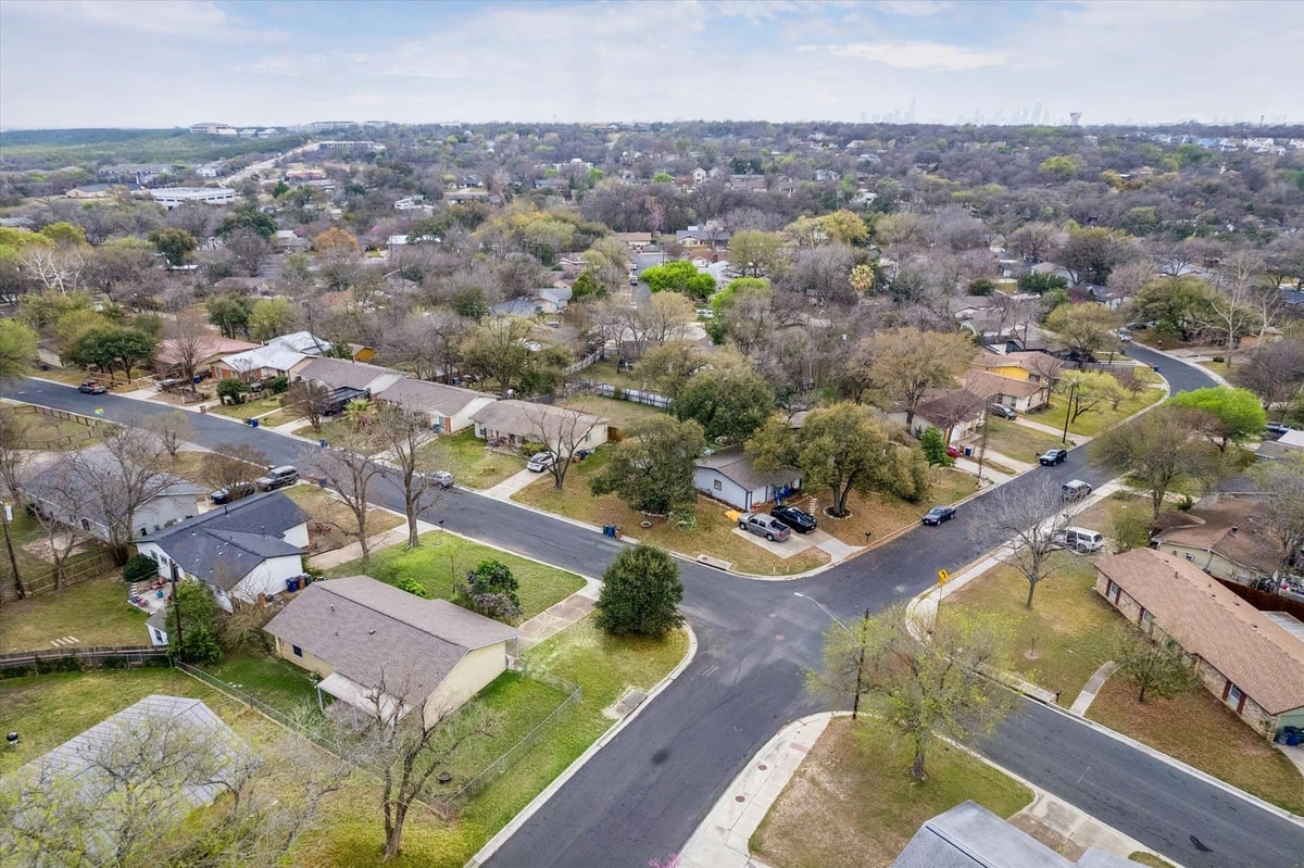 6811 Wake Forest LN - property photo 1 - Luxury home in University Hills Sec 03 Ph 01, Austin, TX