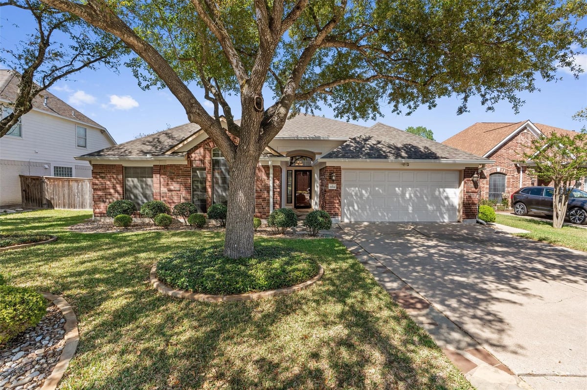6814 Thistle Hill Way - front exterior - Luxury home in Harris Branch Ph 01-D, Austin, TX