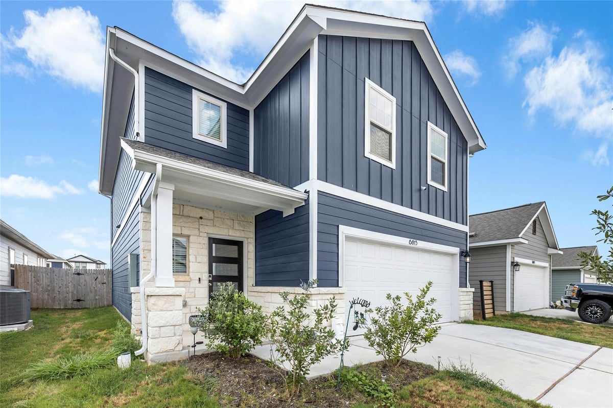 View 6815 Tiznow Ln in Del Caballo Un 1 6815 Tiznow Ln - property photo 1 - Luxury home in Del Caballo Un 1, Buda, TX