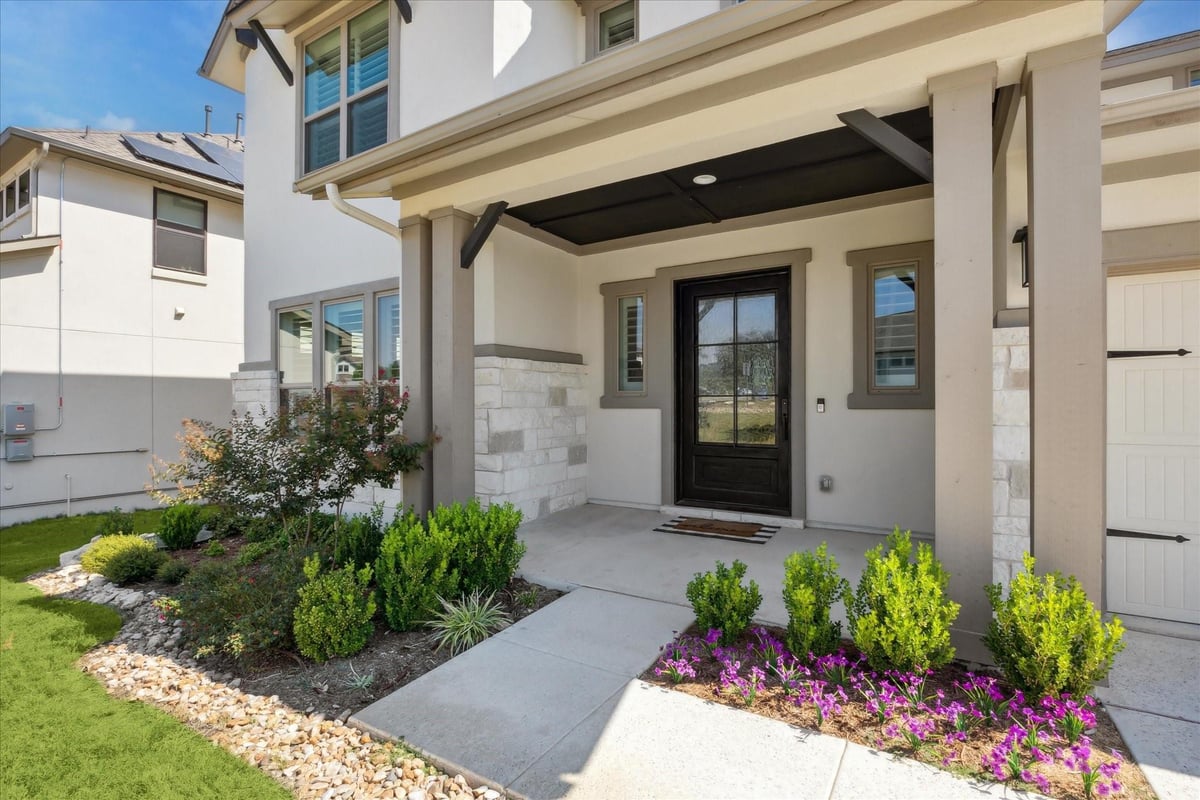 Living area at 6821 Little Serenity Cv - 4 bed 3 bath home