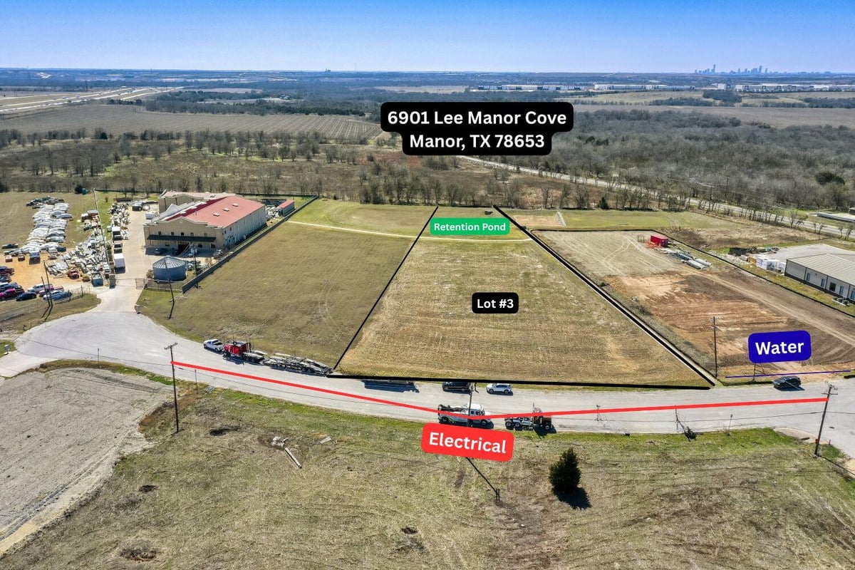 6901 LEE MANOR Cv - front exterior - Luxury lot in GREGG MANOR ROAD BUSINESS PA, Manor, TX