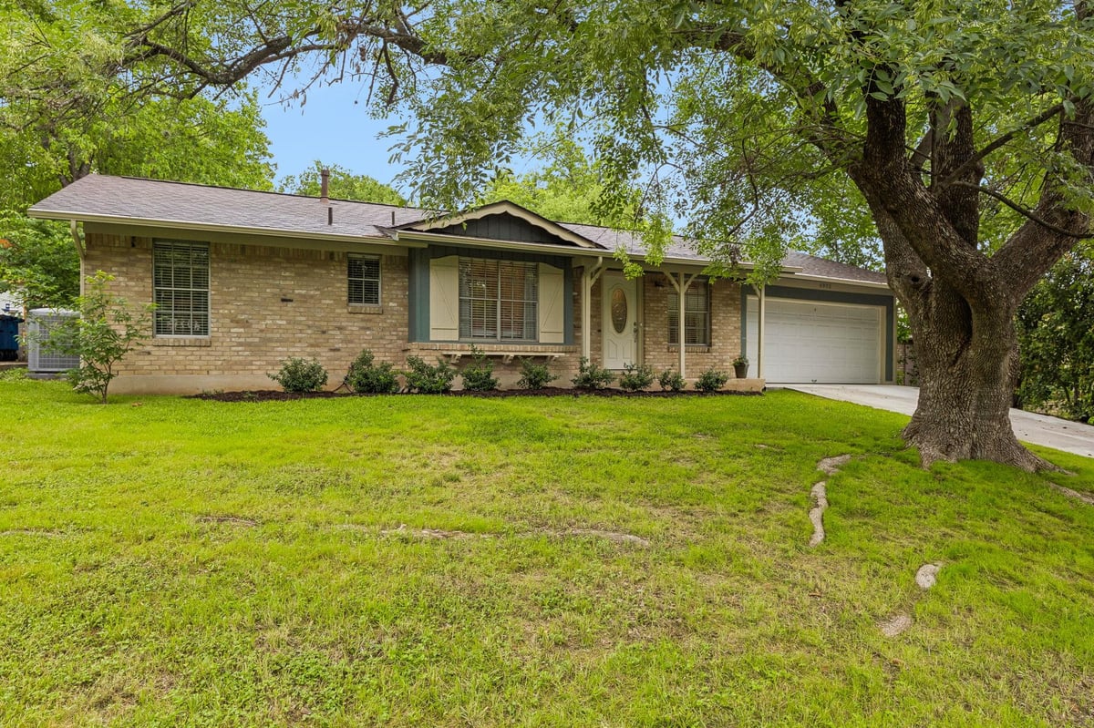 View 6902 Notre Dame Dr in University Hills Sec 1 6902 Notre Dame Dr - front exterior - Luxury home in University Hills Sec 1, Austin, TX