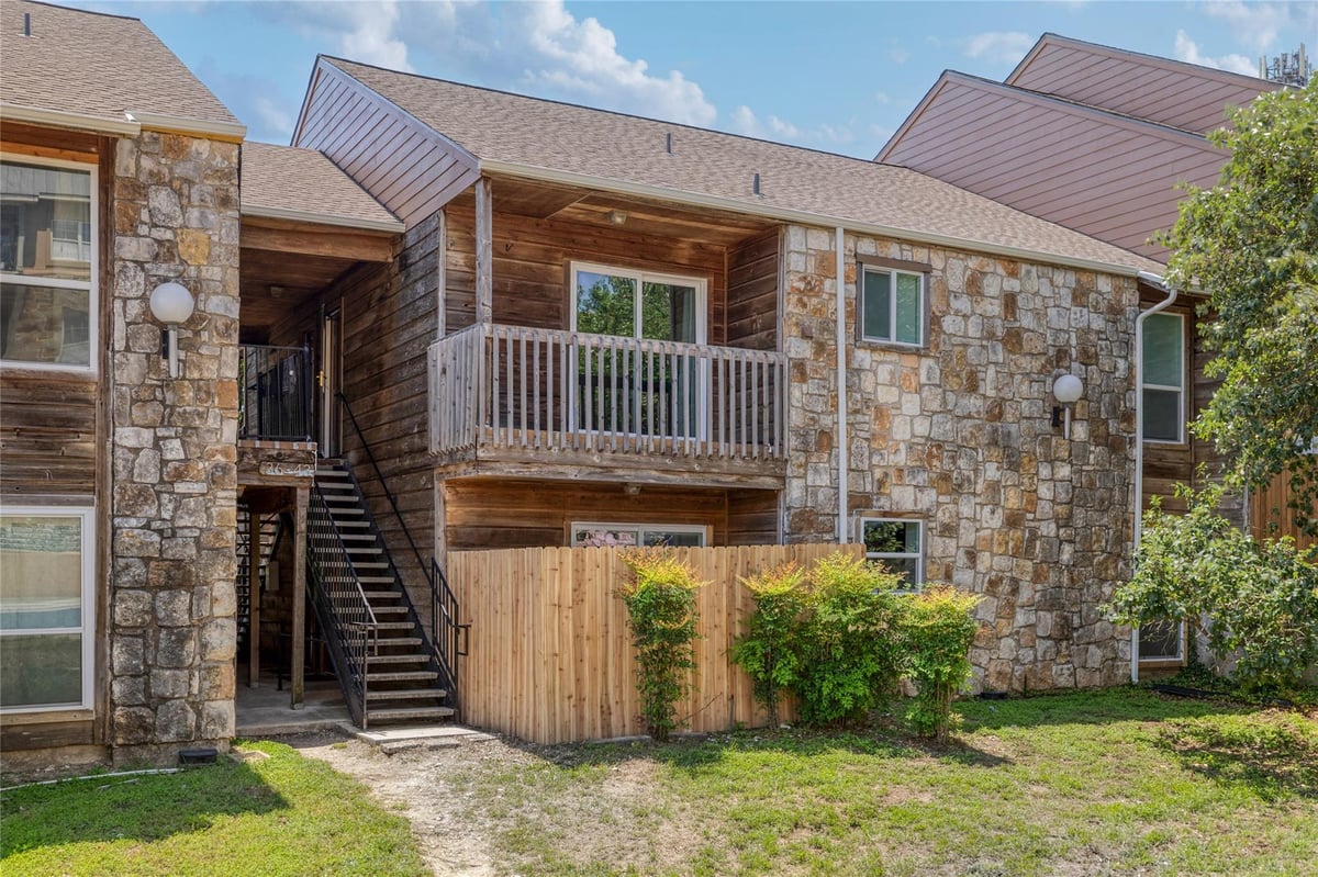 View 6903 Deatonhill DR Unit #38 in Flagstone Terrace Condo Ph 02 6903 Deatonhill DR Unit #38 - front exterior - Luxury home in Flagstone Terrace Condo Ph 02, Austin, TX