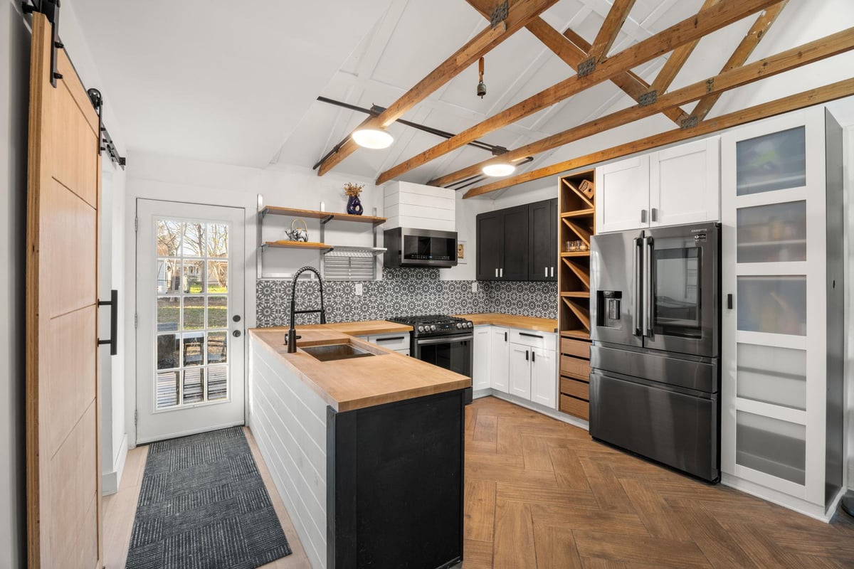 Kitchen at 6904 Cherry Meadow Dr - 3 bed 1 bath home