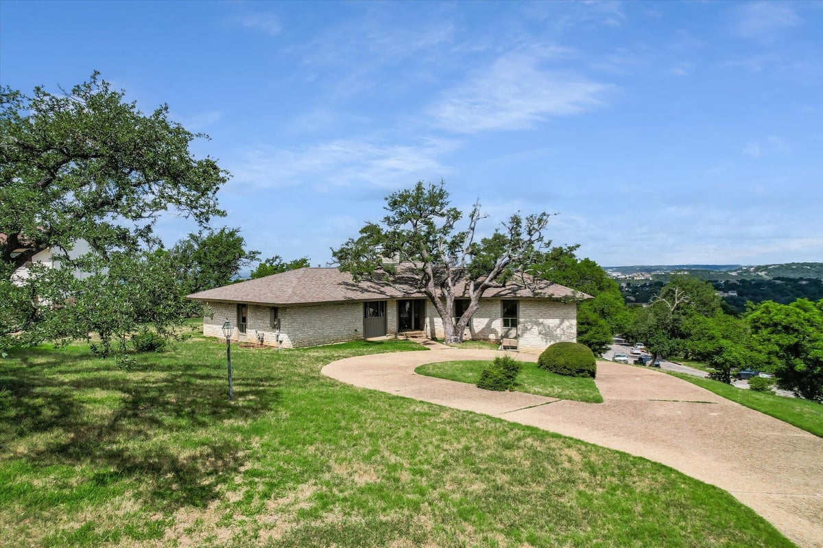 View 6904 Stahl CV in Northwest Hills Sec 07 6904 Stahl CV - front exterior - Luxury home in Northwest Hills Sec 07, Austin, TX