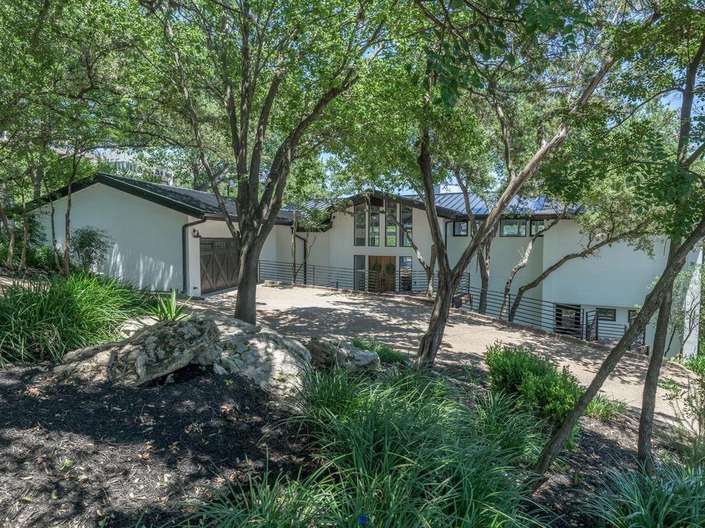 View 6905 Ladera Norte in North Cat Mountain Sec 02 6905 Ladera Norte - front exterior - Luxury home in North Cat Mountain Sec 02, Austin, TX