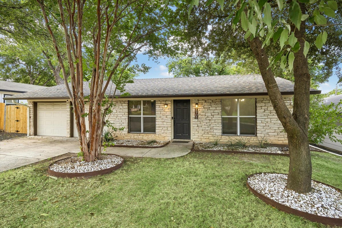 View 6905 Tulane DR in Riverbend Sec 03c At University Hills 6905 Tulane DR - property photo 1 - Luxury home in Riverbend Sec 03c At University Hills, Austin, TX