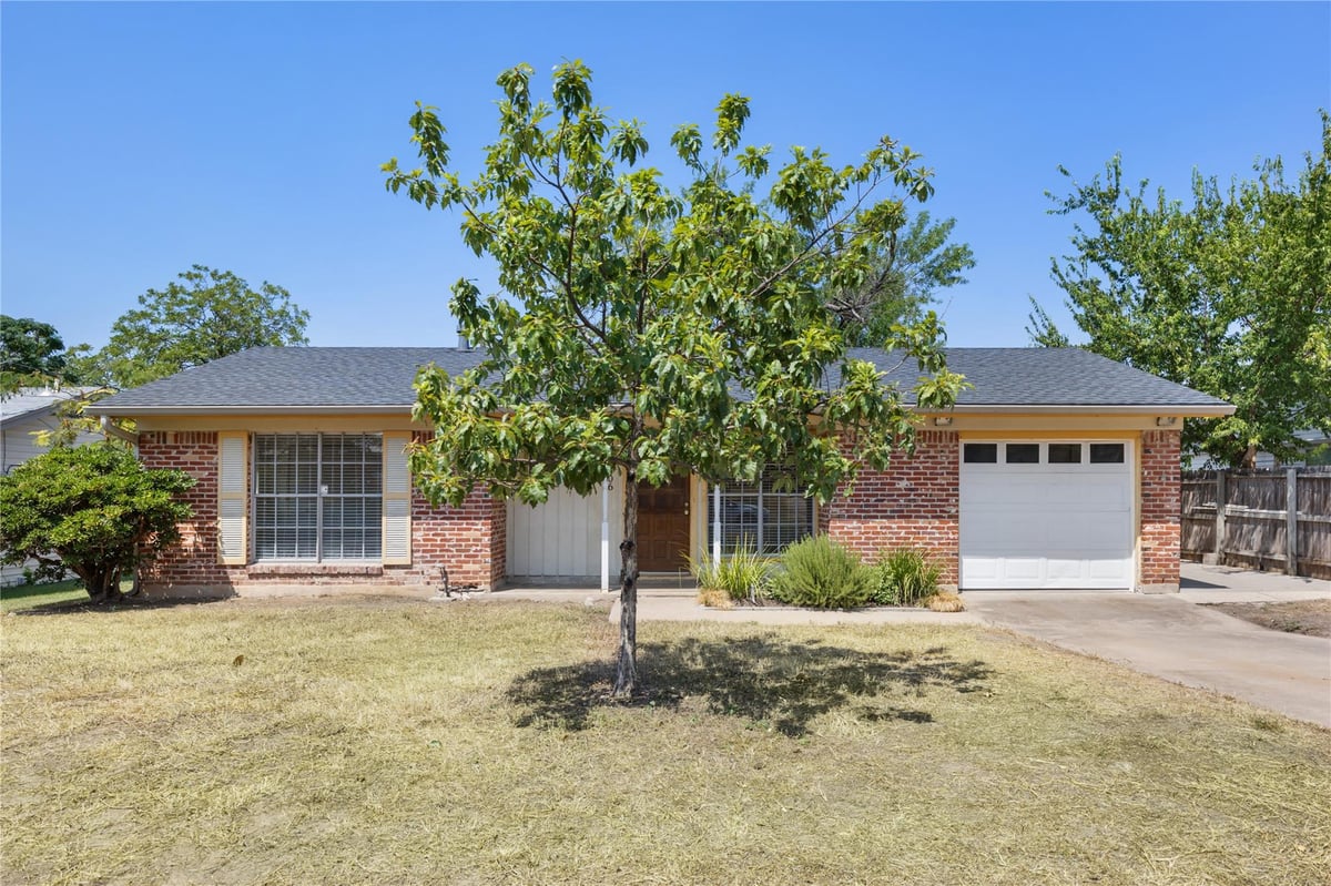 View 6906 Miranda DR in Huntland Heights Sec 01 6906 Miranda DR - property photo 1 - Luxury home in Huntland Heights Sec 01, Austin, TX