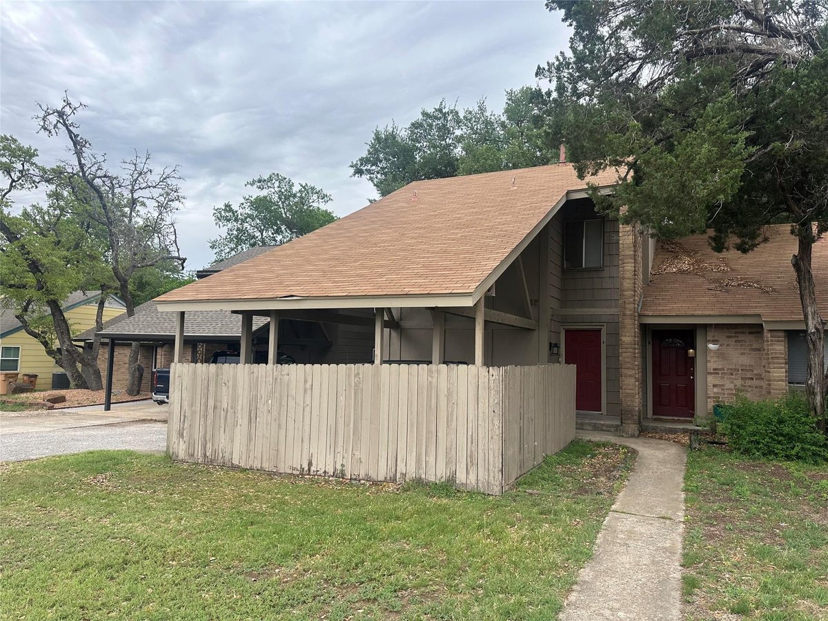View 6907 Woodhue DR Unit #A in Timber Village Amd 6907 Woodhue DR Unit #A - property photo 1 - Luxury home in Timber Village Amd, Austin, TX