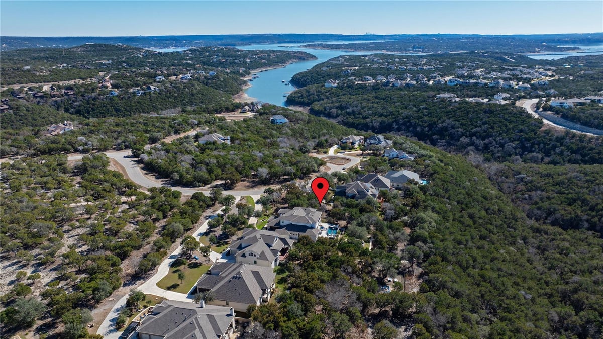 View 6909 Sunset Ridge in Hollows Ph 2c The 6909 Sunset Ridge - front exterior - Luxury lot in Hollows Ph 2c The, Jonestown, TX