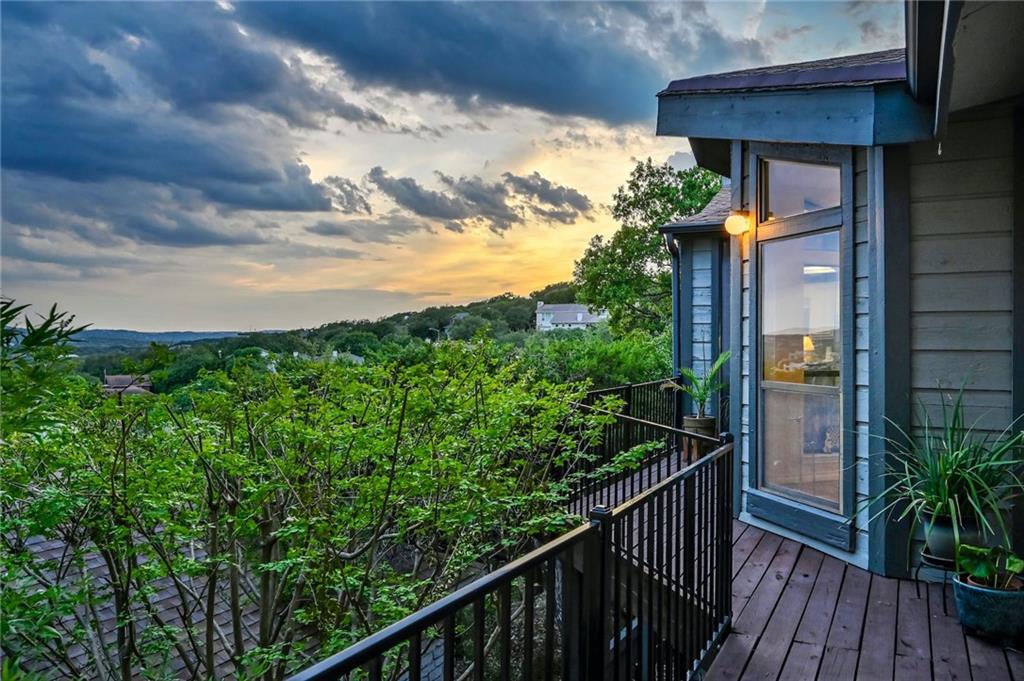 View 6912 Cat Creek RUN in North Cat Mountain Sec 3-A Ame 6912 Cat Creek RUN - property photo 1 - Luxury home in North Cat Mountain Sec 3-A Ame, Austin, TX
