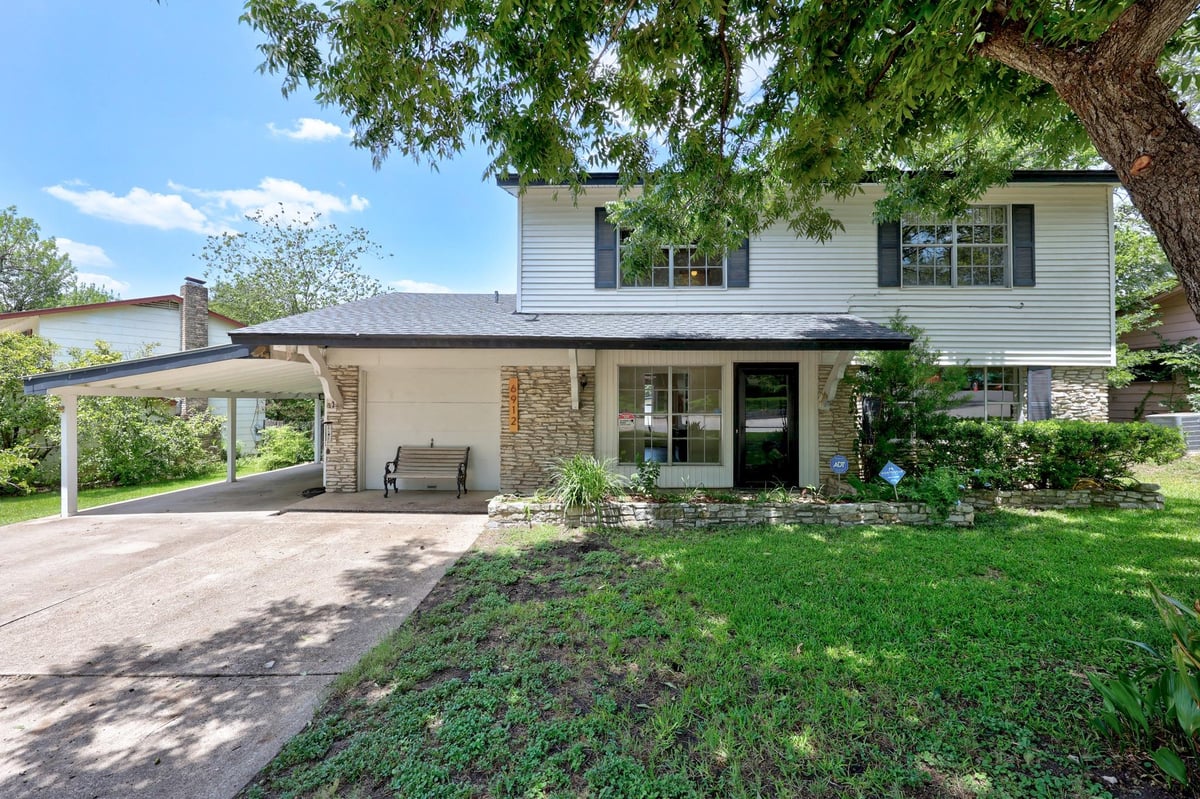 View 6912 Langston DR in Riverbend Sec 1 At University Hills 6912 Langston DR - property photo 1 - Luxury home in Riverbend Sec 1 At University Hills, Austin, TX