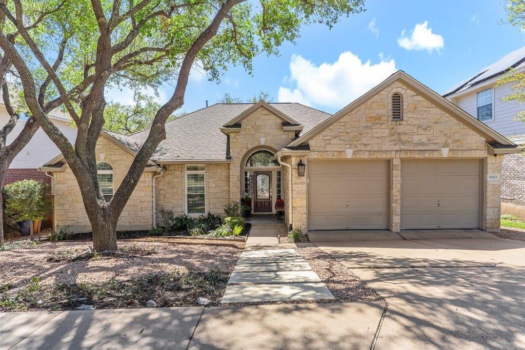 6913 Auckland Dr - front exterior - Luxury home in Circle C Ranch, Austin, TX