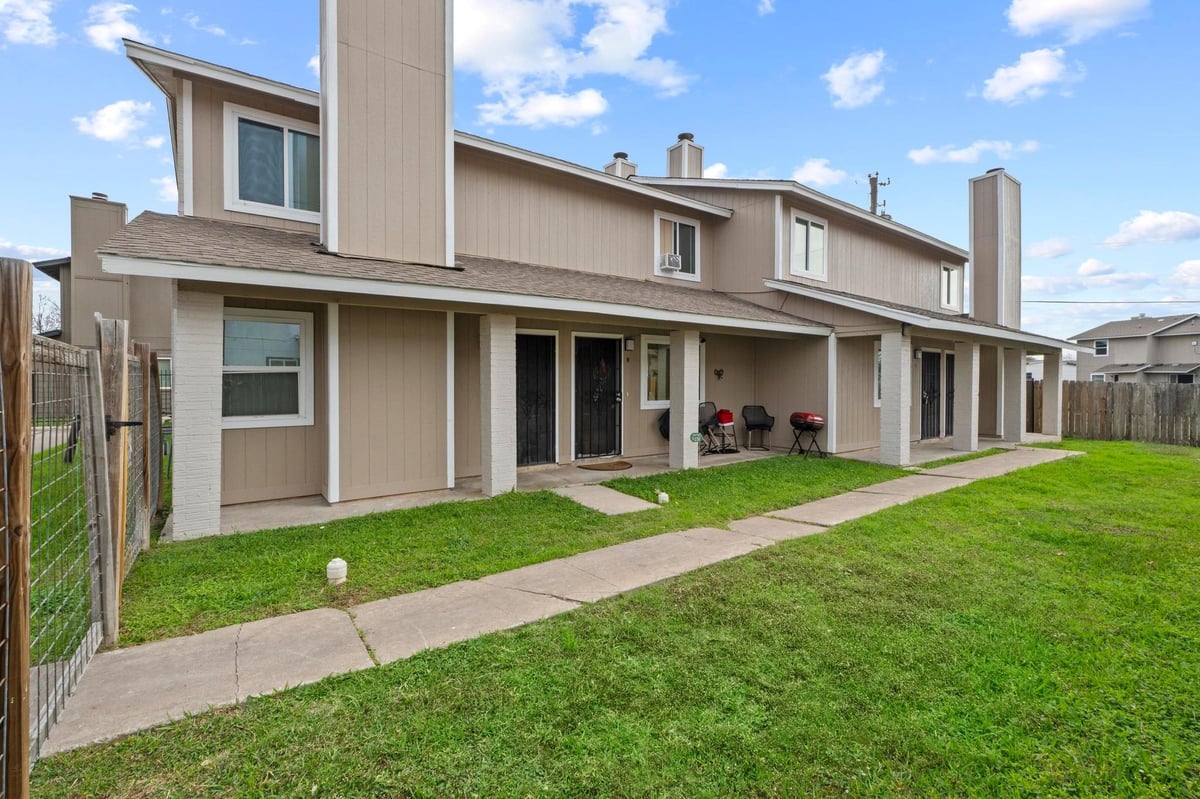 6913 Wentworth DR - property photo 1 - Luxury home in Colony Meadows Sec 01, Austin, TX