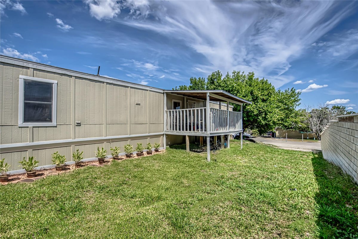 View 6914 Point North Dr in North Point Ph 01 Sec 02 6914 Point North Dr - front exterior - Luxury home in North Point Ph 01 Sec 02, Austin, TX