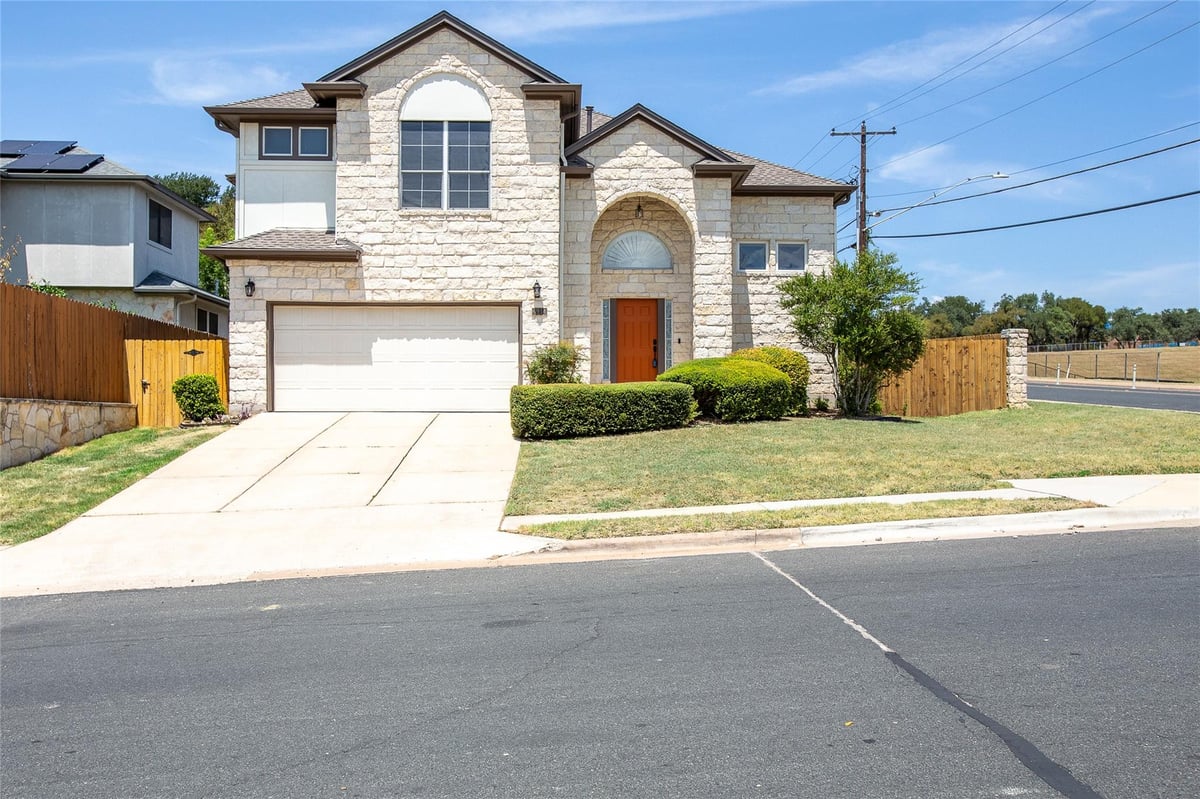 View 6914 Thorncliffe DR in Allen Place 6914 Thorncliffe DR - property photo 1 - Luxury home in Allen Place, Austin, TX