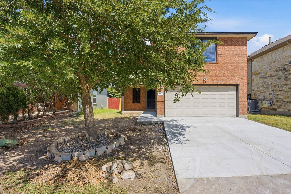 View 6917 Panda Royle DR in Stoney Ridge Ph B Sec 01 6917 Panda Royle DR - front exterior - Luxury home in Stoney Ridge Ph B Sec 01, Del Valle, TX