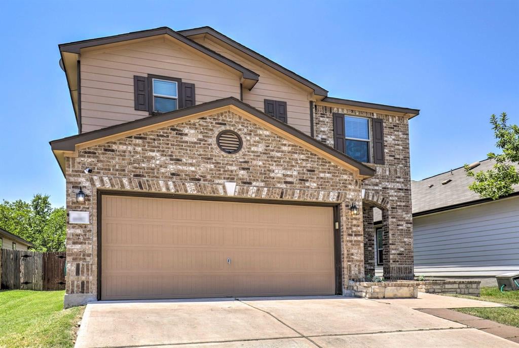 View 6917 Sunderland Trl in Sheldon 230 Sec 2 Ph 6 6917 Sunderland Trl - front exterior - Luxury home in Sheldon 230 Sec 2 Ph 6, Austin, TX