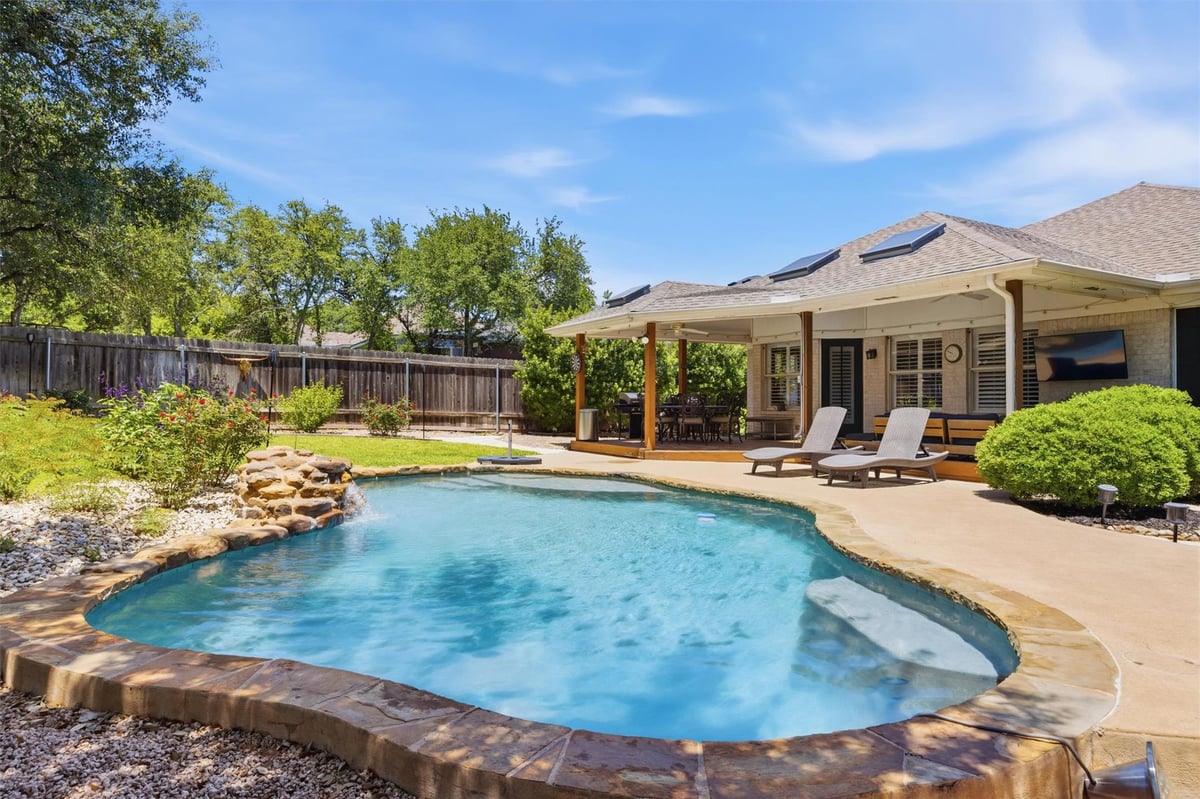 View 6921 Beatty DR in Circle C Ranch Ph A Sec 06 6921 Beatty DR - front exterior - Luxury home in Circle C Ranch Ph A Sec 06, Austin, TX