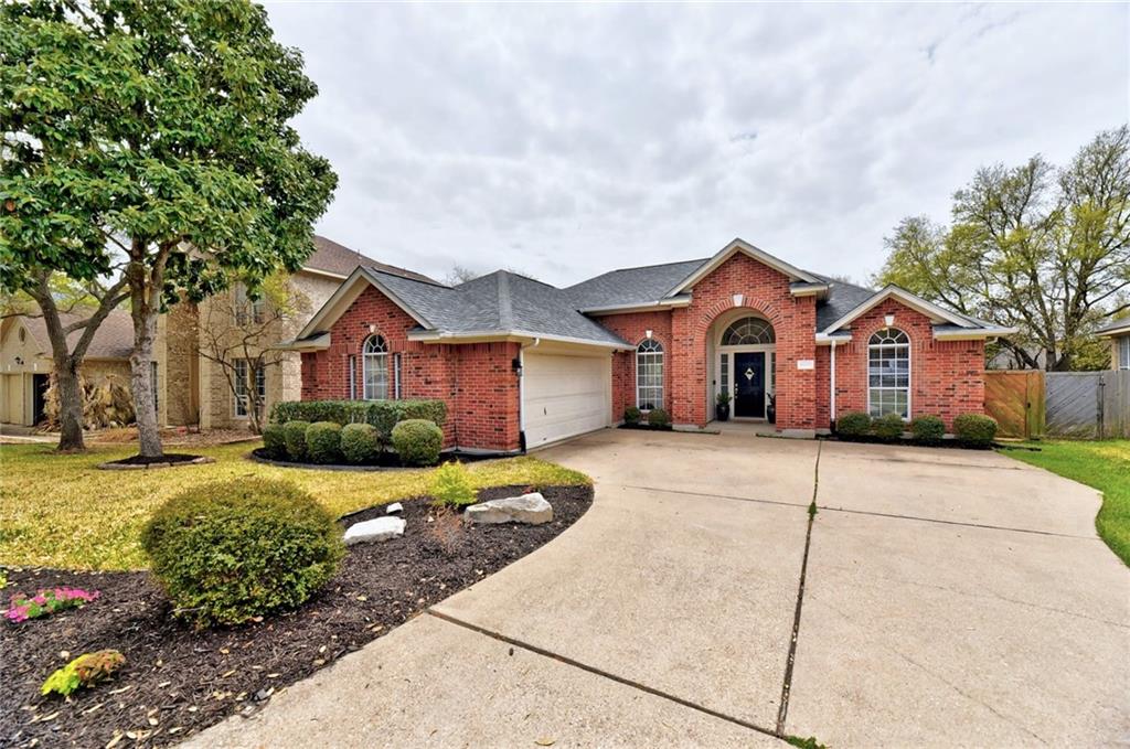 View 6925 AUCKLAND Dr in CIRCLE C RANCH PHS A SEC 5 6925 AUCKLAND Dr - front exterior - Luxury home in CIRCLE C RANCH PHS A SEC 5, Austin, TX