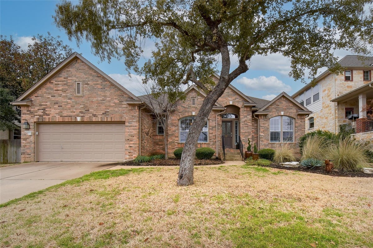 6925 Via Correto Dr - front exterior - Luxury home in Heights At Loma Vista, Austin, TX