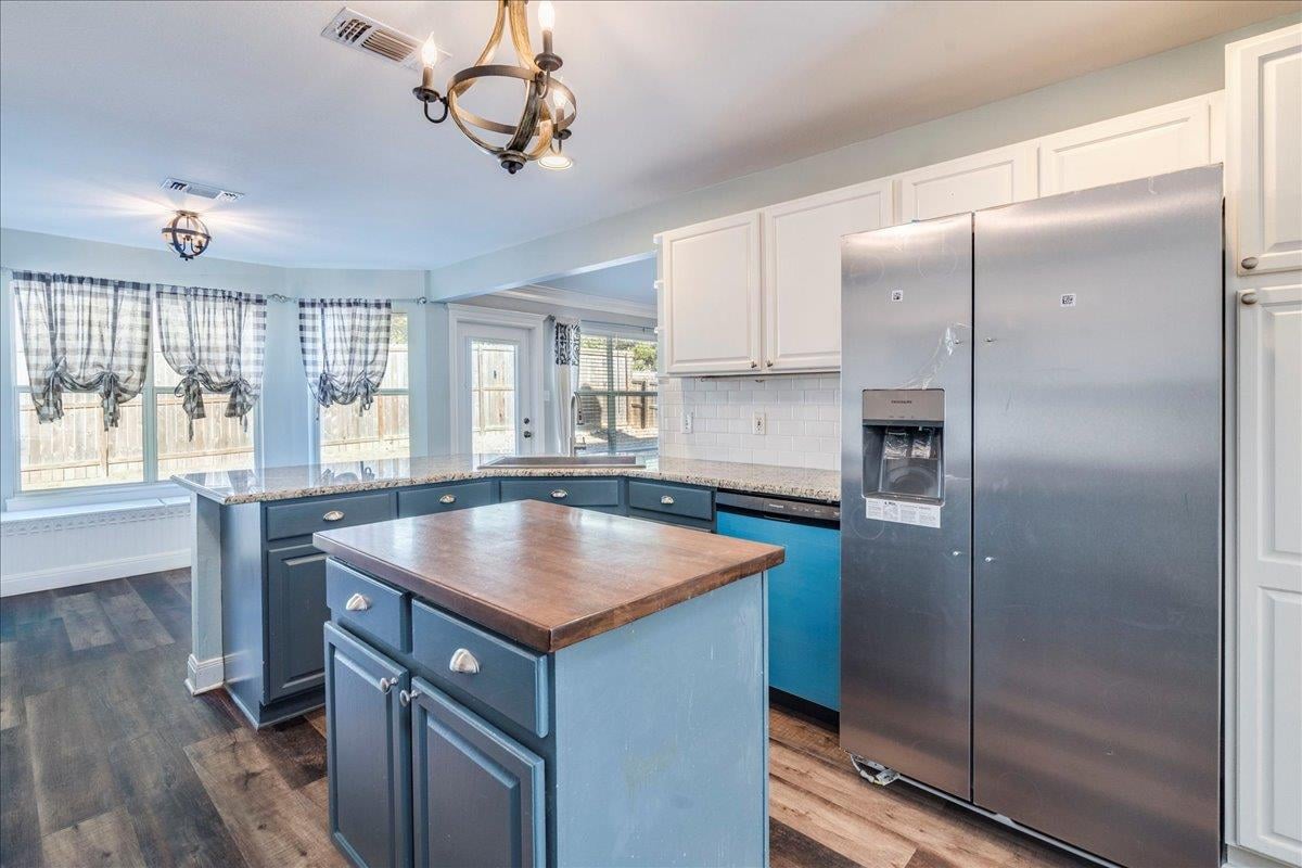 Primary bedroom at 7 Cripple Creek Ct - 4 bed 2 bath home