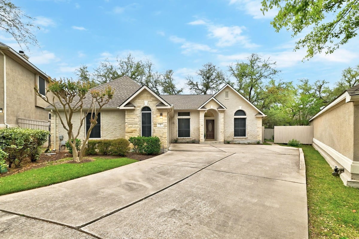 View 7 Muirfield Greens CV in St Andrews 7 Muirfield Greens CV - front exterior - Luxury home in St Andrews, Lakeway, TX