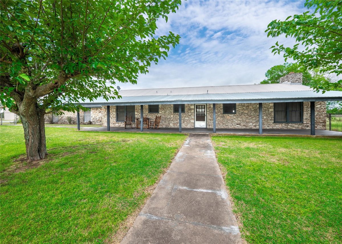 View 7 Tammy LN in Thomison Jackie 7 Tammy LN - front exterior - Luxury home in Thomison Jackie, Round Rock, TX
