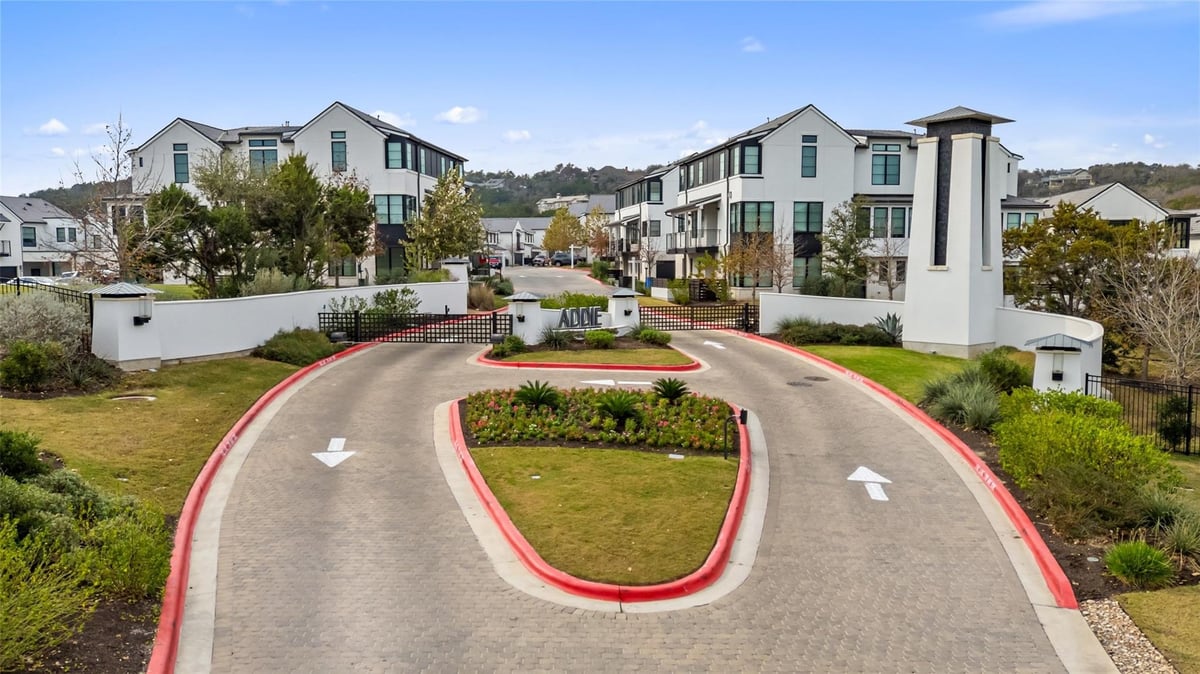 700 Ariana Ct - front exterior - Luxury home in ADDIE CONDOMINIUMS, Austin, TX