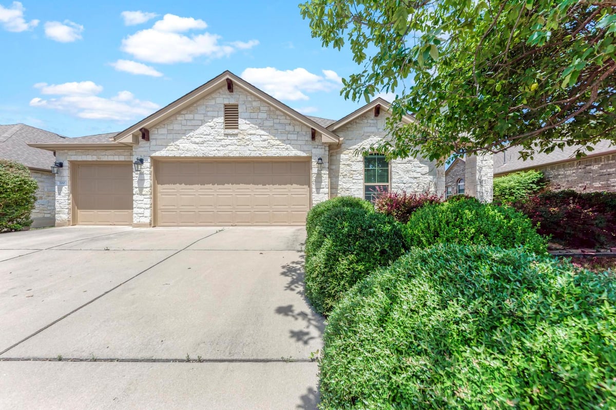 700 Cortona CV - front exterior - Luxury home in Rancho Sienna Sec 2, Georgetown, TX
