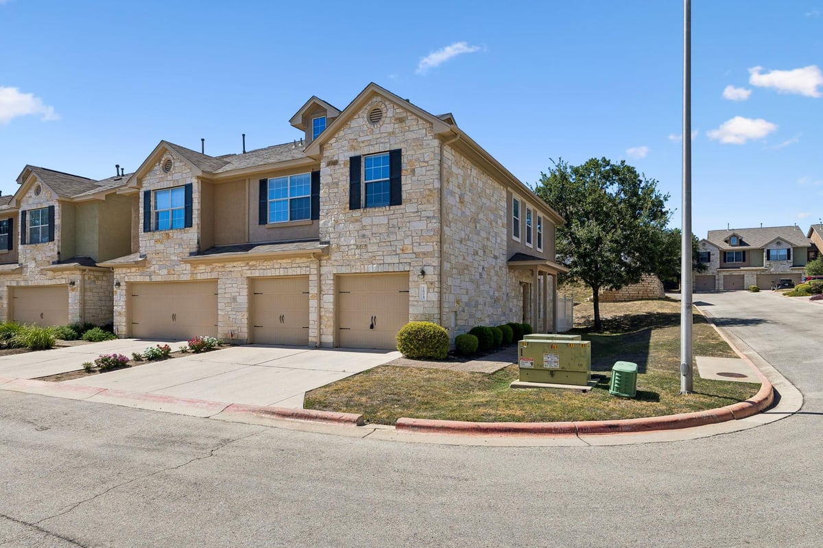 View 700 Mandarin Flyway WAY Unit #1604 in Silver Oak Twnhms 700 Mandarin Flyway WAY Unit #1604 - property photo 1 - Luxury home in Silver Oak Twnhms, Cedar Park, TX