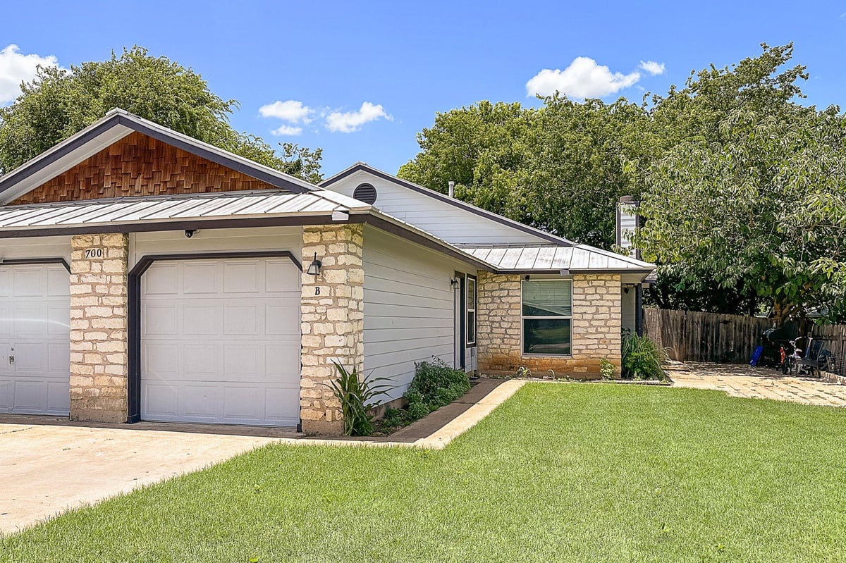 700 Misty Morning WAY Unit #A and B - front exterior - Luxury home in Sunrise Vista Sec 01 Rev, Round Rock, TX
