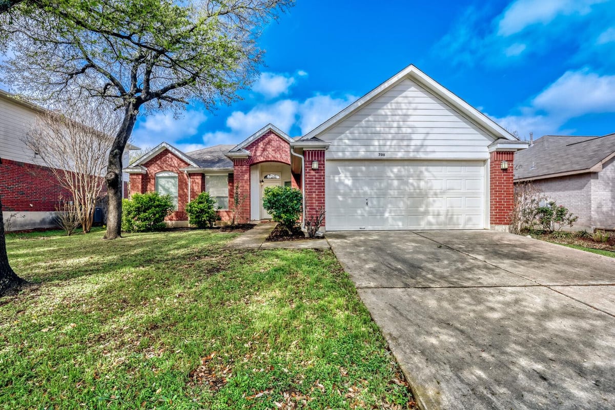 View 700 Runners Rdg in Club At Wells Point Ph A Sec 700 Runners Rdg - property photo 1 - Luxury home in Club At Wells Point Ph A Sec, Pflugerville, TX