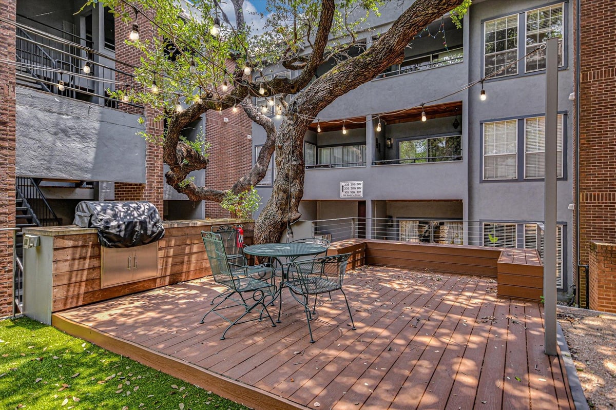 View 700 S 1ST ST Unit #103 in VIEWPOINT CONDOMINIUMS 700 S 1ST ST Unit #103 - front exterior - Luxury home in VIEWPOINT CONDOMINIUMS, Austin, TX