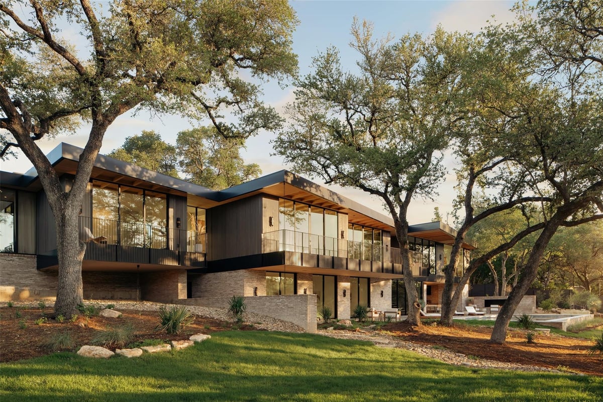 7001 Oak Shores Dr - front exterior - Luxury home in Sunrise Terrace, Austin, TX