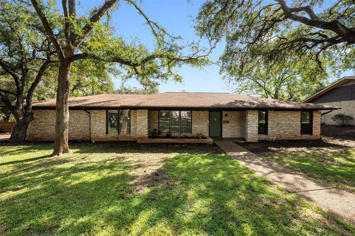 View 7007 Edgefield DR in Northwest Hills Sec 10 Ph 02 7007 Edgefield DR - property photo 1 - Luxury home in Northwest Hills Sec 10 Ph 02, Austin, TX