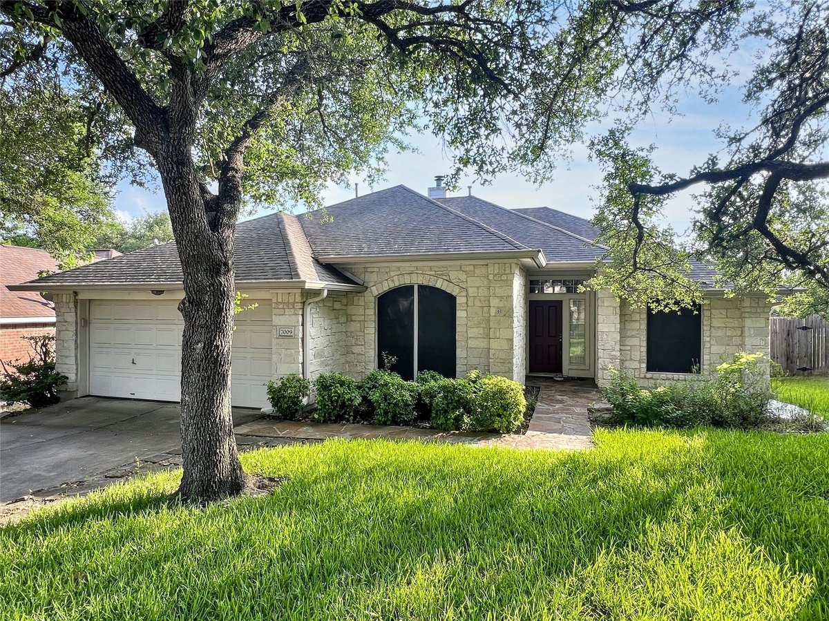 View 7009 Auckland DR in Circle C Ranch Ph A Sec 05 7009 Auckland DR - property photo 1 - Luxury home in Circle C Ranch Ph A Sec 05, Austin, TX