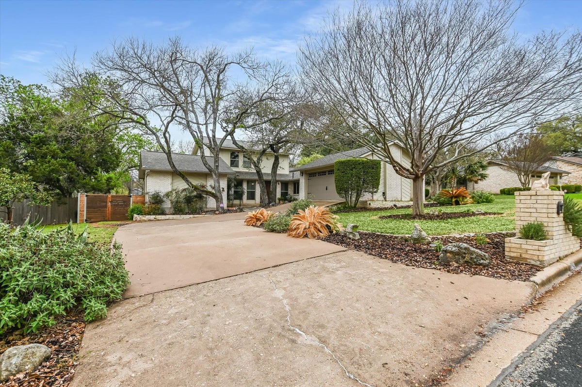 View 7009 Danwood DR in Oak Forest Sec 03 7009 Danwood DR - front exterior - Luxury home in Oak Forest Sec 03, Austin, TX