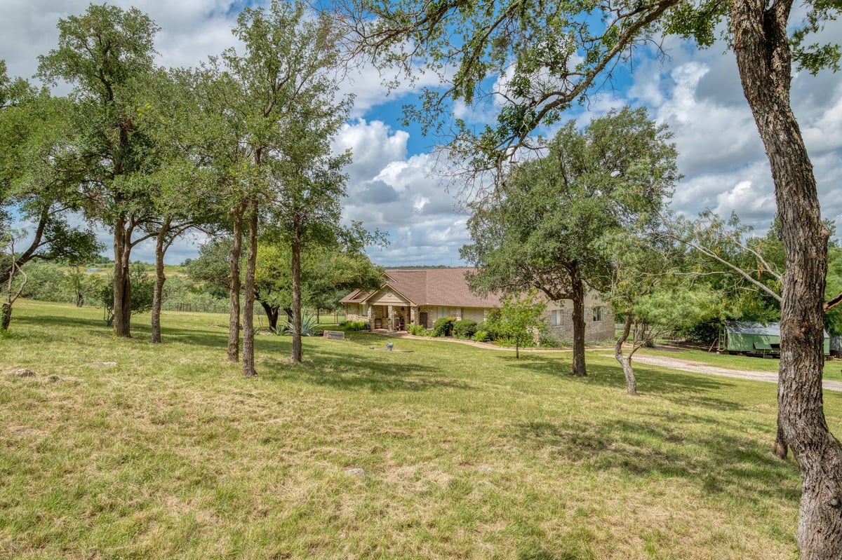 View 701 Berry LN in Stubblefield 701 Berry LN - front exterior - Luxury home in Stubblefield, Georgetown, TX