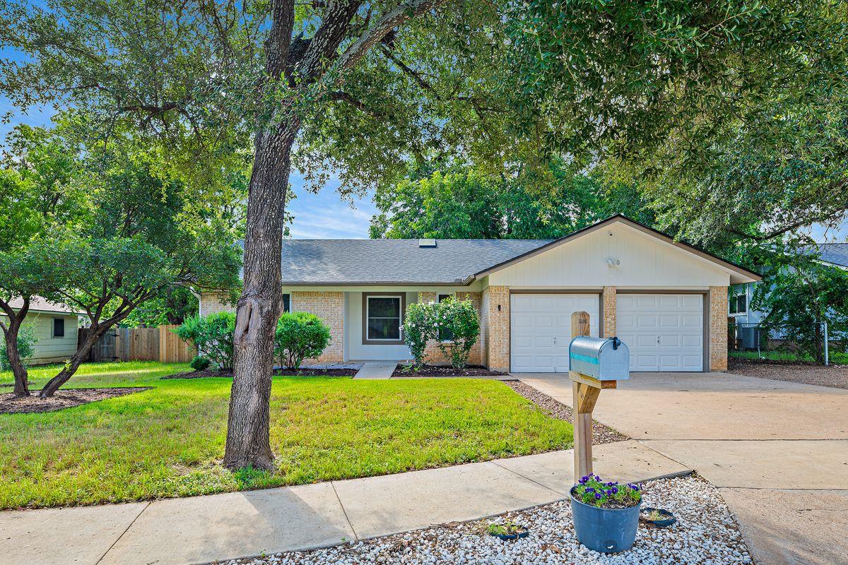 View 701 Buffalo PASS in Chisholm Vly Sec 01 701 Buffalo PASS - front exterior - Luxury home in Chisholm Vly Sec 01, Round Rock, TX