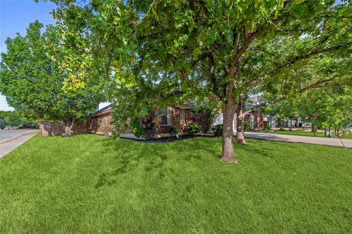 View 701 Sparkling Brook LN in North Creek Sec 3b 701 Sparkling Brook LN - property photo 1 - Luxury home in North Creek Sec 3b, Leander, TX