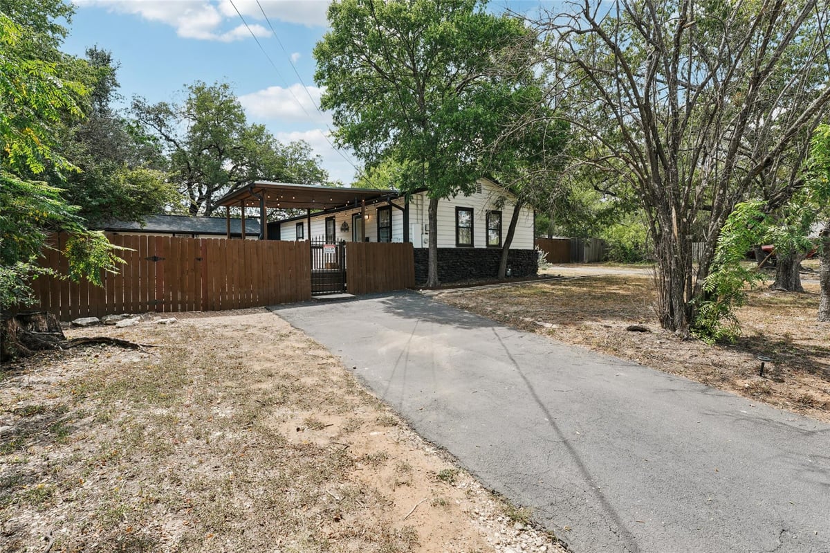 View 701 W Caddo St in Eubank Acres Sec 01 701 W Caddo St - front exterior - Luxury home in Eubank Acres Sec 01, Austin, TX