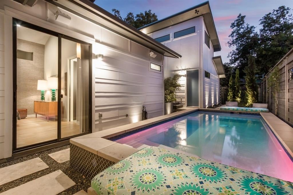 View 701 W Live Oak St in Bouldin Creek 701 W Live Oak St - property photo 1 - Luxury home in Bouldin Creek, Austin, TX