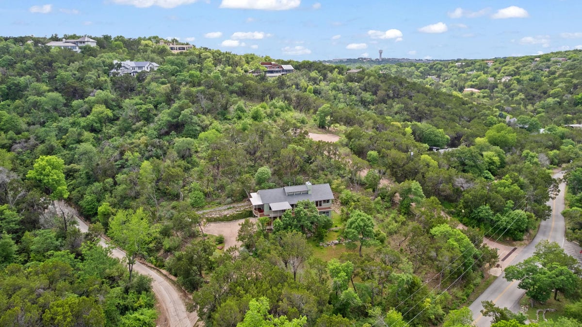 View 701 Yaupon Valley RD in Wilson Rogers 701 Yaupon Valley RD - front exterior - Luxury lot in Wilson Rogers, West Lake Hills, TX