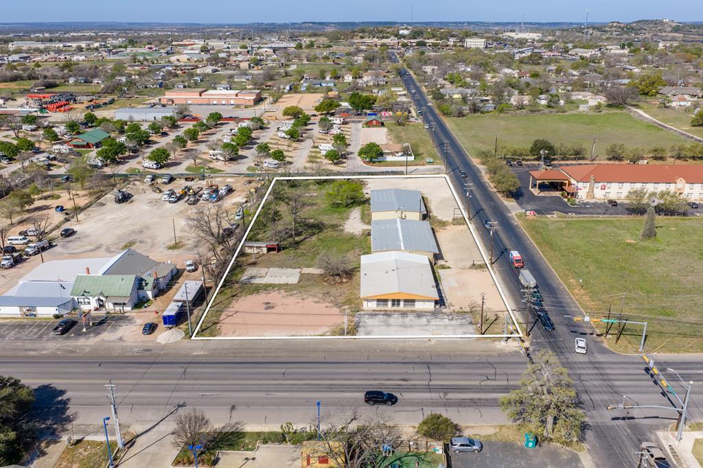 View 702 S Washington Hwy in G E Co #50 702 S Washington Hwy - front exterior - Luxury home in G E Co #50, Fredericksburg, TX