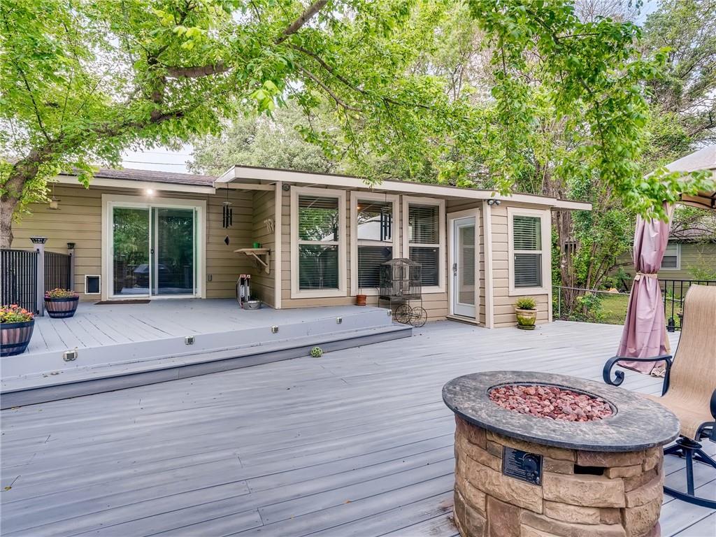 View 702 Wren Ave in Walnut Forest 702 Wren Ave - front exterior - Luxury home in Walnut Forest, Austin, TX
