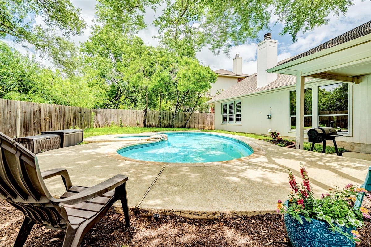 View 7025 Auckland DR in Circle C Ranch Ph A Sec 05 7025 Auckland DR - property photo 1 - Luxury home in Circle C Ranch Ph A Sec 05, Austin, TX