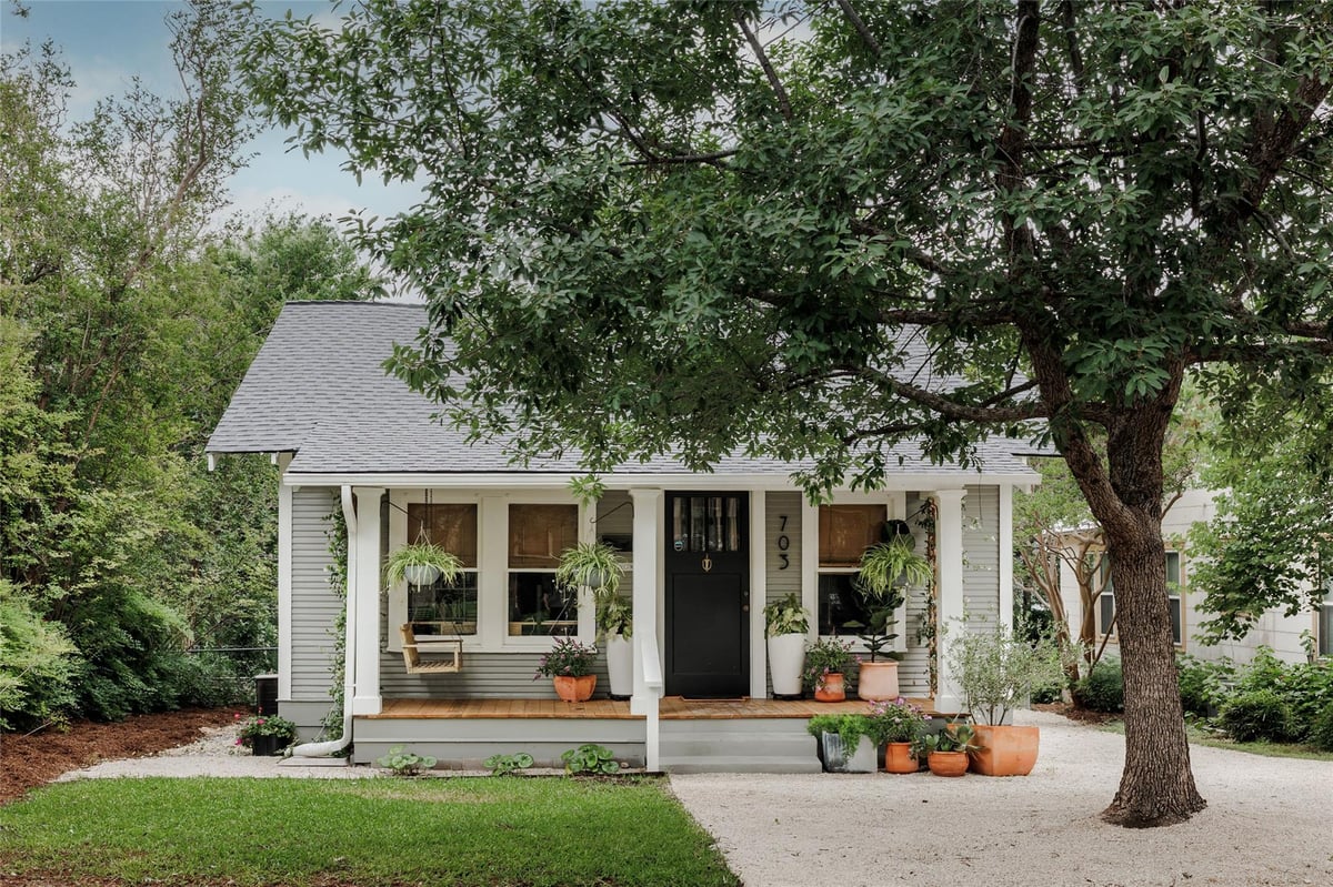 View 703 E 45th 1/2 ST in Ridgetop Annex 703 E 45th 1/2 ST - front exterior - Luxury home in Ridgetop Annex, Austin, TX