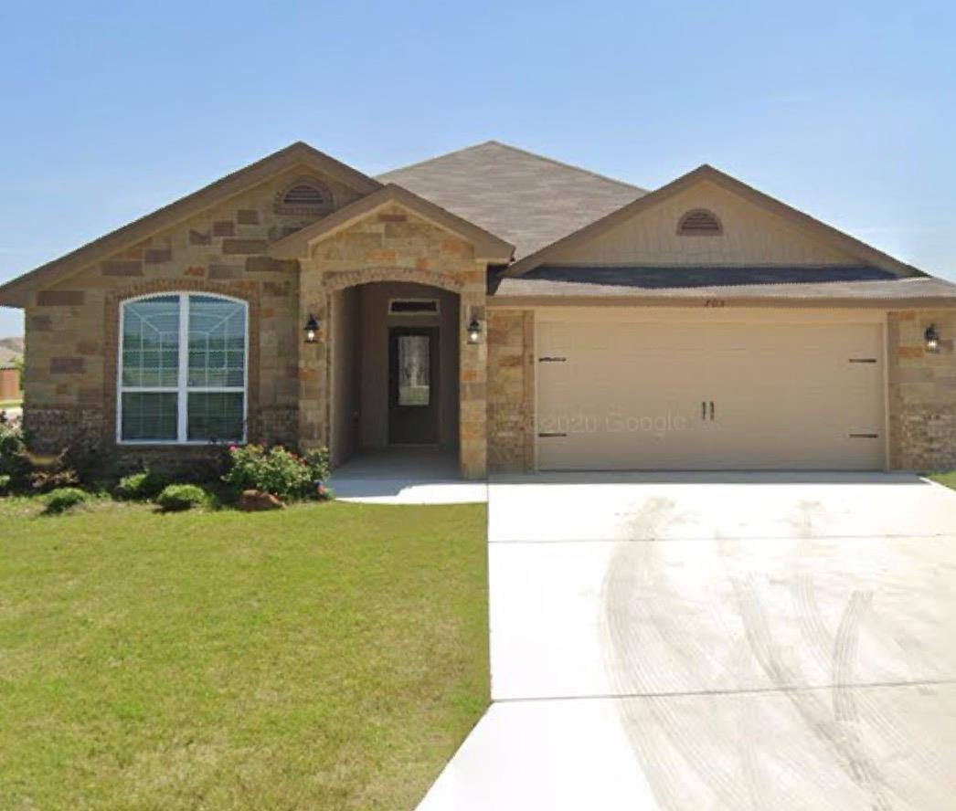 Living area at 703 Ridgeview Dr - 4 bed 2 bath home